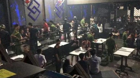 職能力量對Sea Beer酒吧進行突擊檢查時現場。