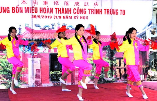 蓮花歌舞古樂團表演的精彩節目。