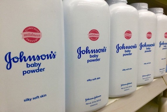 強生公司(Johnson & Johnson)18日表示,將在美國召回約3萬3000瓶嬰兒用爽身粉。(圖源:互聯網)
