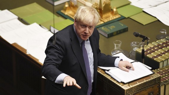 英首相鮑里斯‧約翰遜在議會下院發言。（圖源：新華社）
