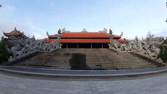 氣派輝煌的南方靈祠。