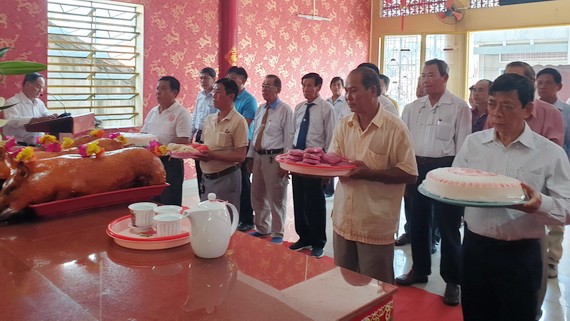林氏大宗祠諸位理監事及宗親齊集一堂祭祖。