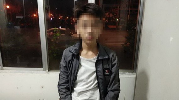 被抓獲的劫匪阮日天。(圖源:警方提供)