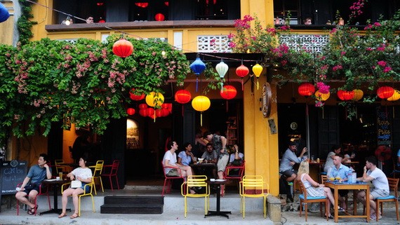 會安古埠白騰街一間商店。