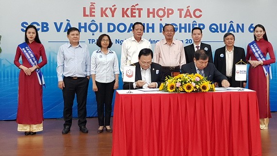 第六郡商會與西貢商業股份銀行(SCB)舉行合作協議簽署儀式。