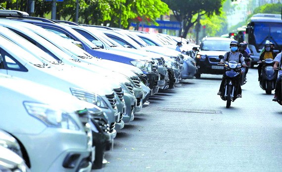 本市有多條街道實行停車收費。