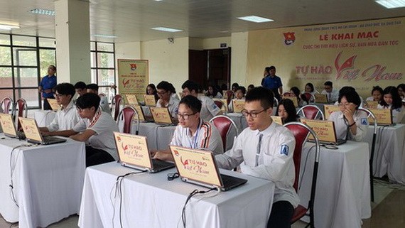 “越南自豪”民族歷史文化探索比賽現場一瞥。（圖源：碧娟）