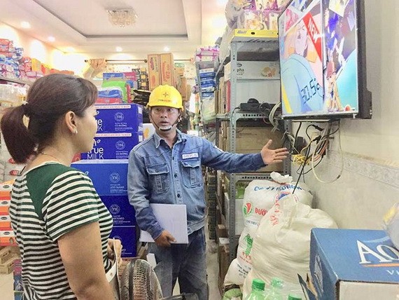 在颱風季節，市民須注意屋內用電安全問題。