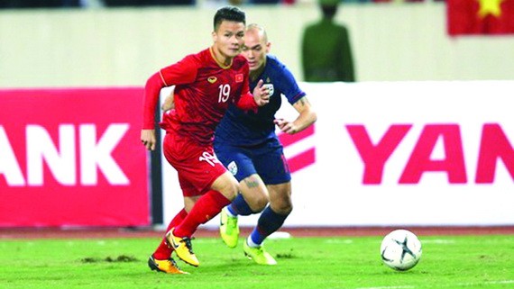 光海是越南隊中場指揮分發球進攻。（圖源：互聯網）