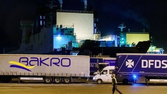 發現偷渡客的貨輪。（圖源：BBC））