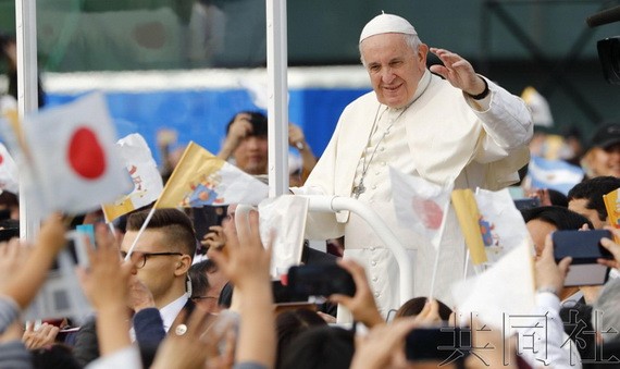 天主教會最高領袖、羅馬教皇方濟各24日訪問核爆地長崎。（圖源：共同社）