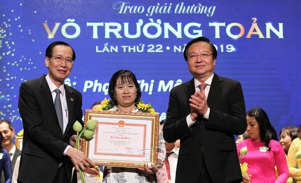 50名教師與管理幹部榮獲武長纂獎 ảnh 1