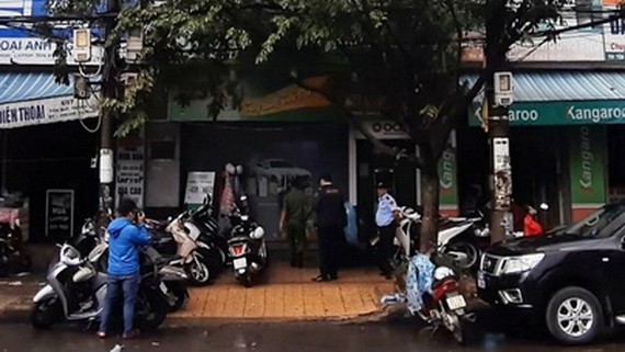 蓮沼郡公安趕抵事發現場進行勘查。（圖源：N.Q）