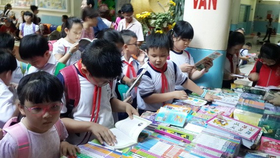 本市在各郡、縣及學校推廣學生閱讀活動。