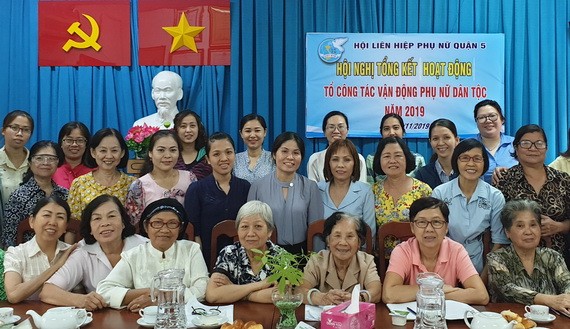 與會代表在會議結束後合影留念。