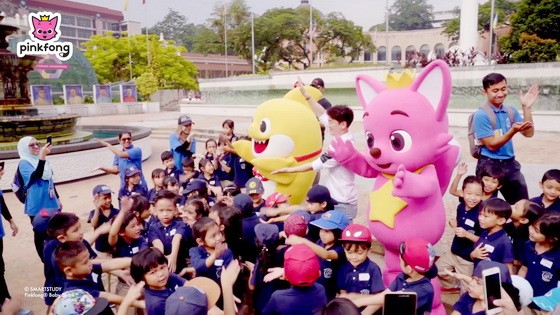 碰碰狐與小鯊魚這對“好友”深受各地兒童的歡迎。（圖源：互聯網）