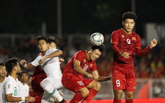 阮成鐘爭頂破門。（圖源：互聯網）