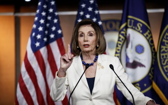 美國國會眾議院議長佩洛西在新聞發佈會上發言。（圖源：新華社）