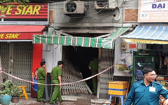 職能力量趕赴火警熄滅後的現場調查起火原因。（圖源：PLO）