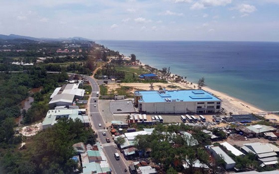 目前只有富國島滿足到給外國人免簽證30天的條件。