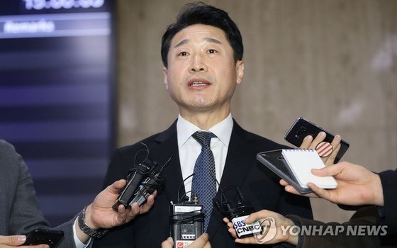 韓方首席代表的李浩鉉17日訪日歸來在首爾金浦機場接受記者採訪。（圖源：韓聯社）