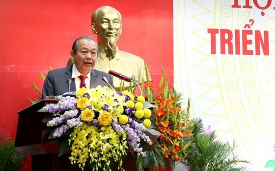 政府常務副總理張和平在會議上發表指導意見。（圖源：清俊）