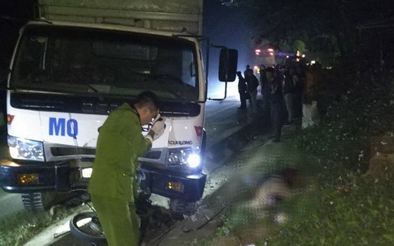 交警在事故現場勘查取證。（圖源：福漁）