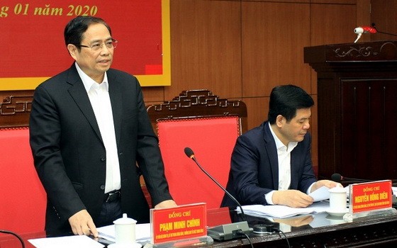 中央組織部長范明政（左）在會上致詞。（圖源：梅秀）