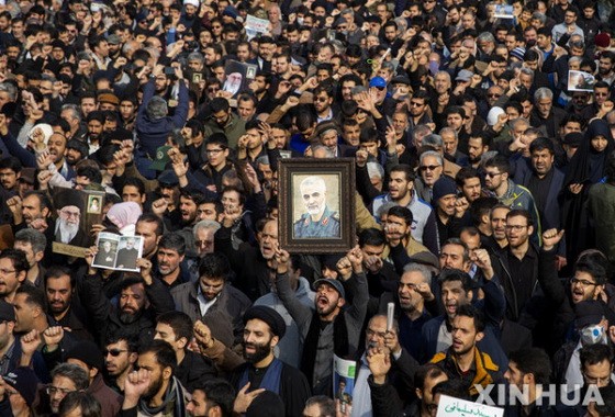 伊朗悼念遭美軍襲擊的高級將領。（圖源：新華社）