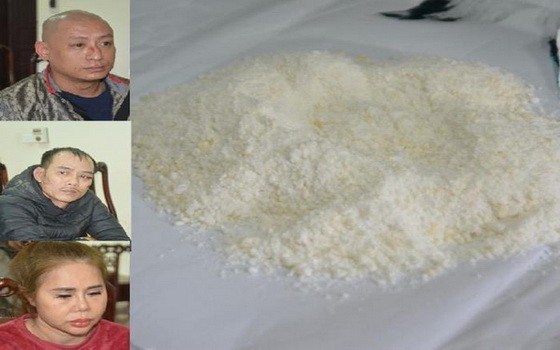 被抓獲的3名非法販毒嫌犯與毒品證物（右圖）。（圖源：乂安報）