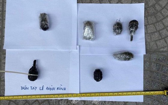被扣留的涉案手榴彈。（圖源：越通社）