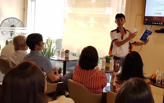 張信發與企業家們分享創業經驗。