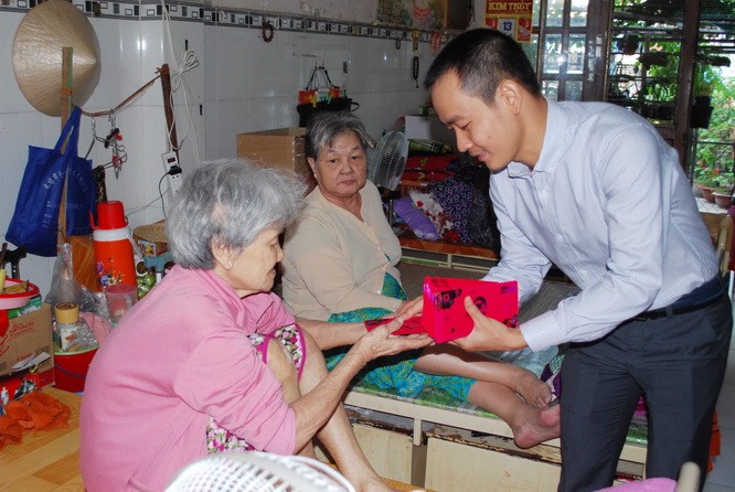 華人社團歲暮向長者送暖 ảnh 1