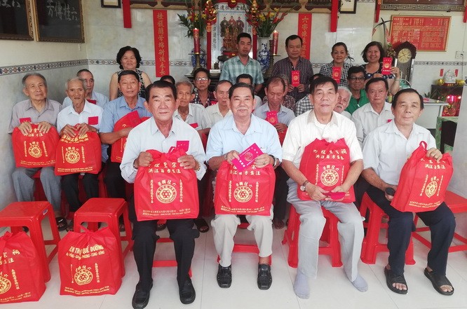 華人社團歲暮向長者送暖 ảnh 2