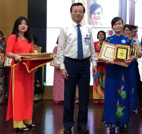 “優秀老師＂比賽獎。