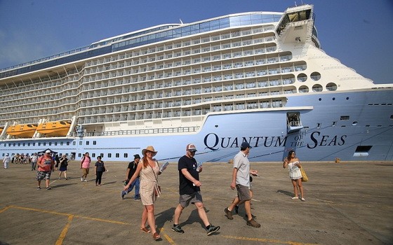 抵達本市富美港口的全球豪華“海洋量子號”遊輪。（圖源：秋耀）