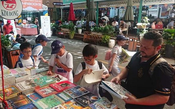 市書香街吸引廣大國內外遊客參觀。