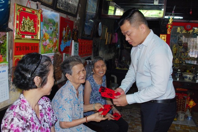關照孤寡長者及窮人歡度春節 ảnh 1