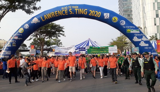 眾多熱心人士參加丁善理慈善徒步活動。