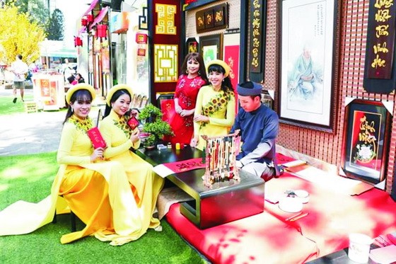 市青年文化宮的“越地春節”活動。