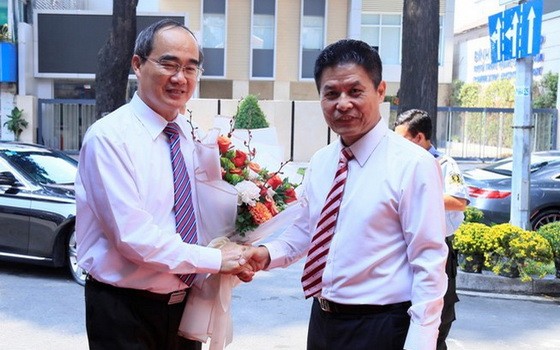 市委書記阮善仁向Vietravel公司賀年。（圖源：PLO）