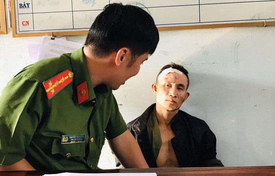 辦案警員向嫌犯陳維征錄取供詞。（圖源：碧蓮）