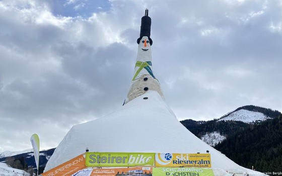 世界上最高的雪人：38.04米。（圖源：APA）