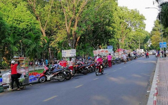 本市今年將徹底消除自發性街市。