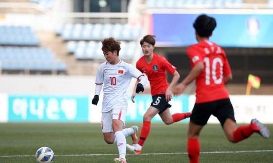 越南(白衣)與韓國比賽一瞥。（圖源：互聯網）