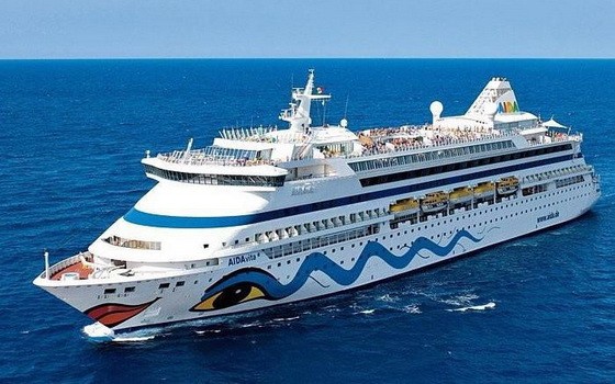 鑒於新冠肺炎疫情蔓延，廣寧省地方政府日前拒絕了“愛達維塔號”郵輪停靠下龍港。（圖源：Aidavita）