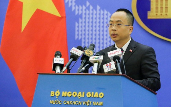 外交部副發言人段克越在新聞發佈會上回答記者提問。（圖源：外交部）