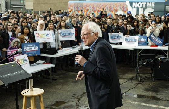 美民主黨競選人桑德斯在競選活動上講話。（圖源：新華社）