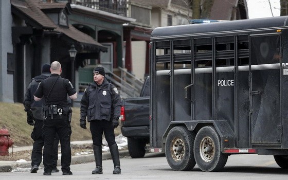 警方已抵達案發現場進行道路封鎖。（圖源：AP）