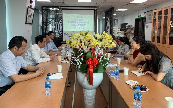 吳駿總領事在疫情爆發期間到商會關心中資企業。